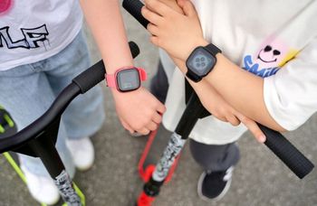 Smartwatch dziecięcy Garett Kids Fit różowy.  Smartwatch Garett dziecięcy. Smartwatch Garett z GPS. Dziecięcy Garett z grami..jpg